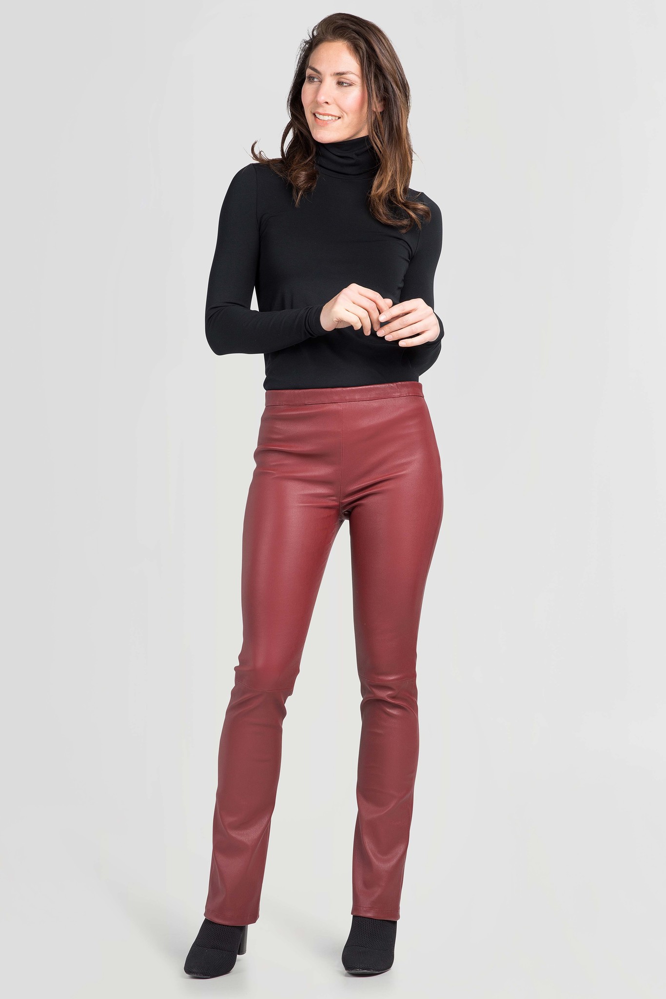 lederhose-damen-357nvc-1.jpg